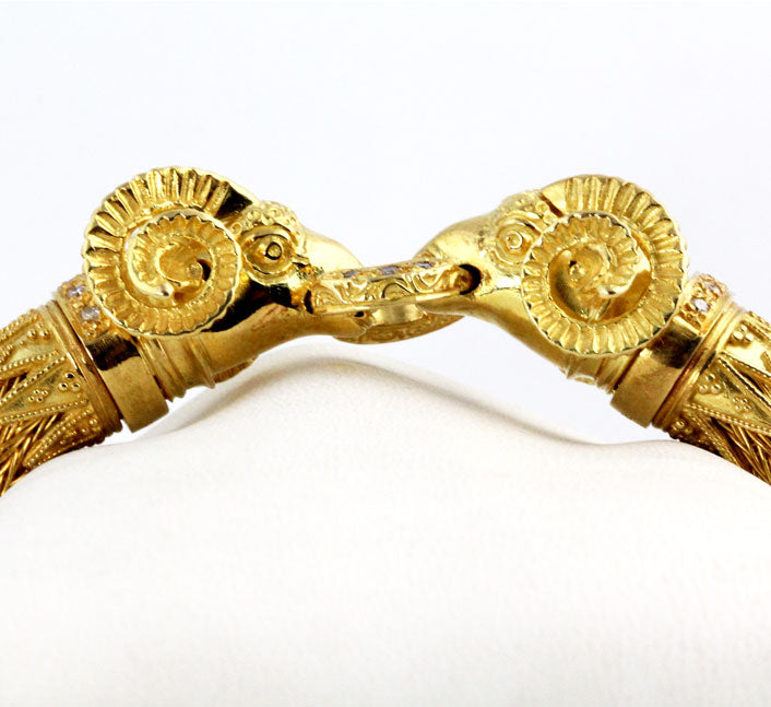 HK0704b Gold Rams Head Bracelet _4