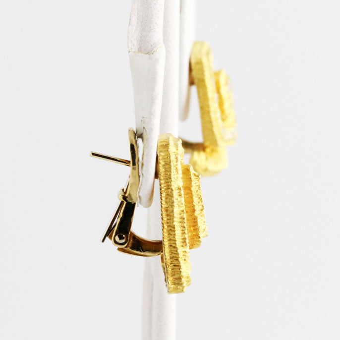 MR8121e Gold Greek Key Earrings w/Diamonds_5