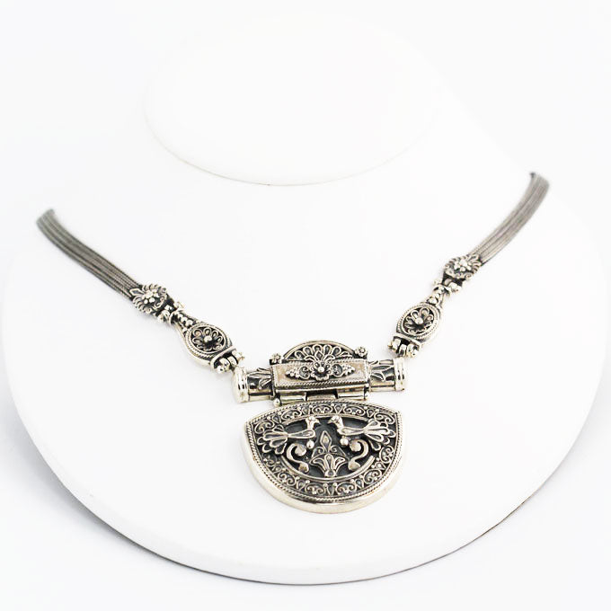 AL0514n Silver Peacock Necklace