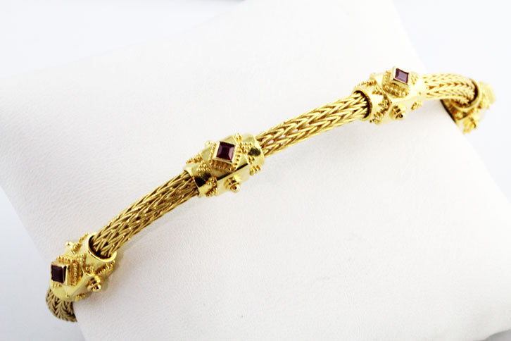 HK0701b Gold Bracelet w/Rubies