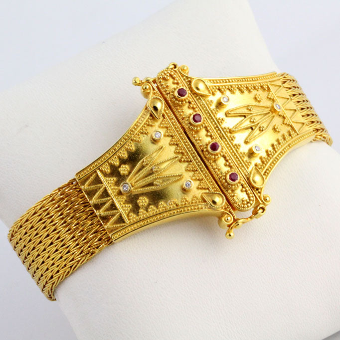 HK0703b Gold Bracelet w/Diamonds & Rubies