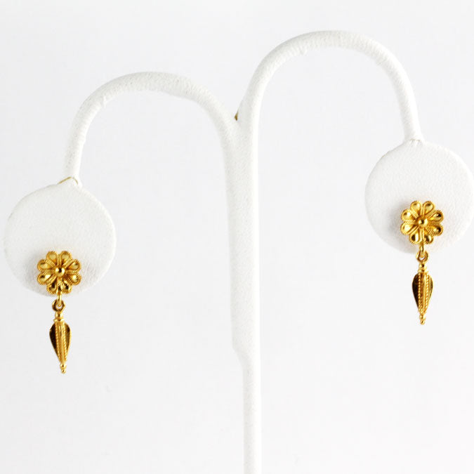 HK1508e Gold Archaic Design Earrings_2