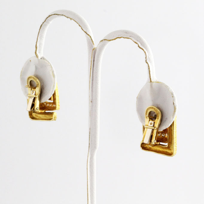 MR8121e Gold Greek Key Earrings w/Diamonds_6